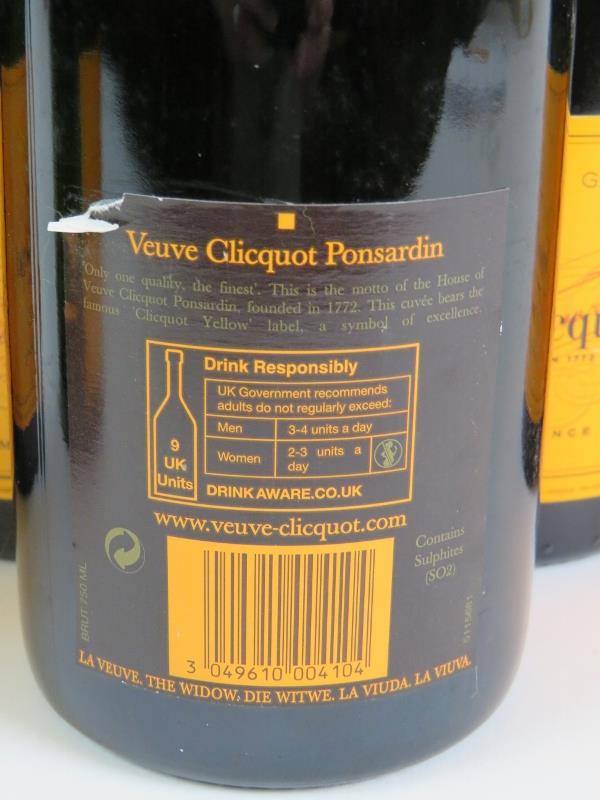 Eleven bottles of Veuve Clicquot Ponsardin Brut NV champagne 75cl 12% vol. (11). Condition report: - Image 3 of 4