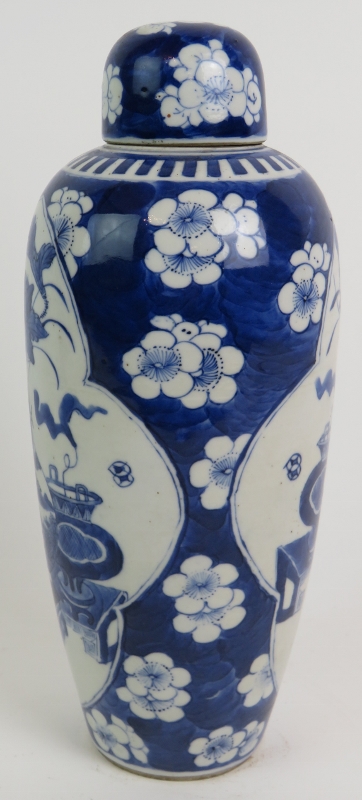 A fine Chinese antique porcelain covered vase decorated in the Kangxi style, probably 19th - Bild 3 aus 16