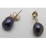 A pair of 9ct yellow gold black/mauve freshwater pearl drop earrings. Condition report: Good