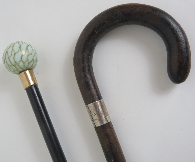 An early 20th Century ebony walking cane with enamelled porcelain knob and yellow metal collar - Image 2 of 4