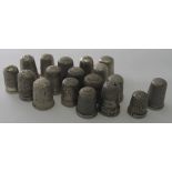 A collection of 18 mainly silver thimbles, 14 of which are all fully hallmarked, approx weight 2.5