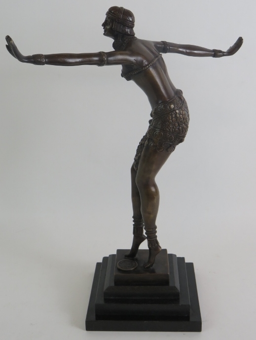 A 20th Century Art Deco style bronze of a dancer in the manner of Chiparus mounted on a three step - Image 3 of 4