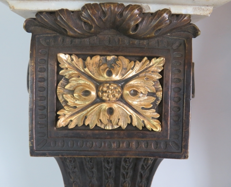 A pair of antique heavy bronze and marble wall corbels, each with an Ormulu acanthus centre and of - Image 2 of 8