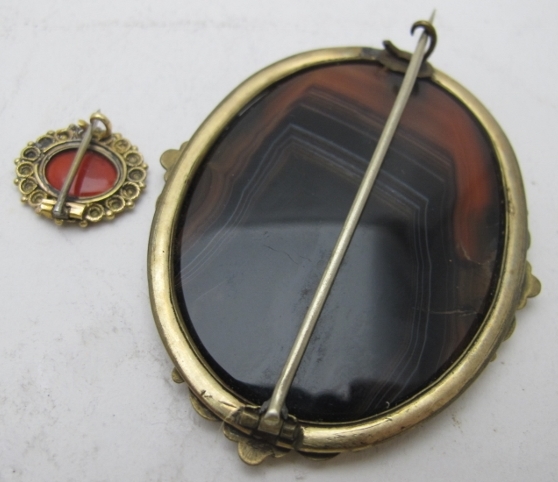 Two Raymond Weil vintage ladies wristwatches, a large oval agate brooch, a yellow metal link - Image 5 of 6