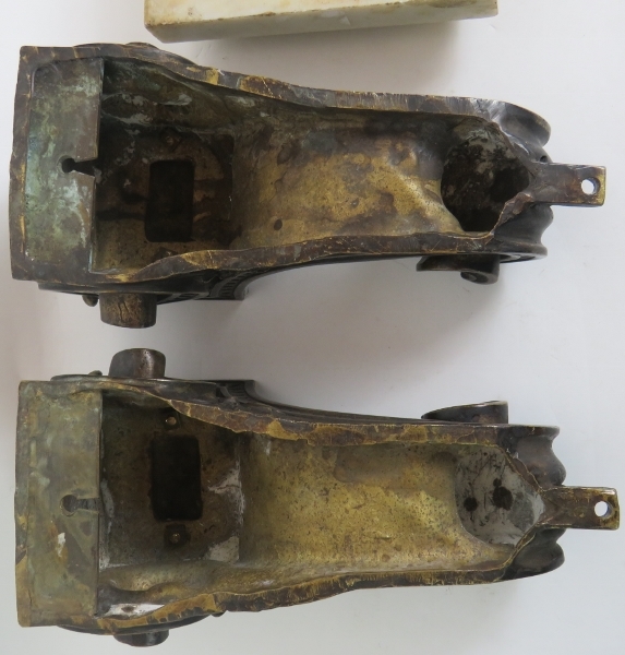 A pair of antique heavy bronze and marble wall corbels, each with an Ormulu acanthus centre and of - Image 4 of 8