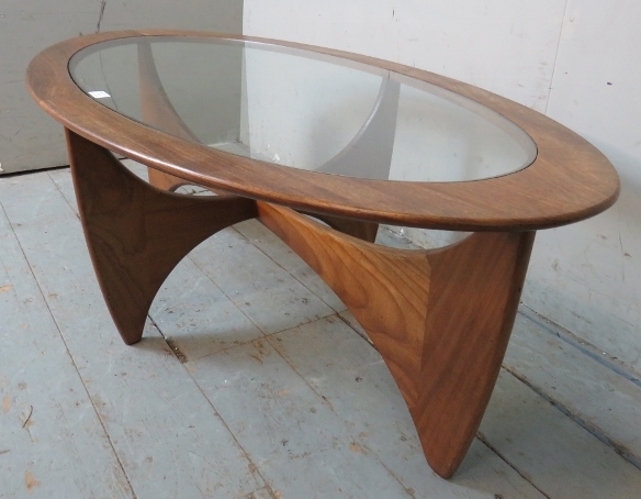 A mid century teak Astro oval coffee table by G Plan with glass inset. 42cm high x 123cm wide x 66cm - Image 3 of 3