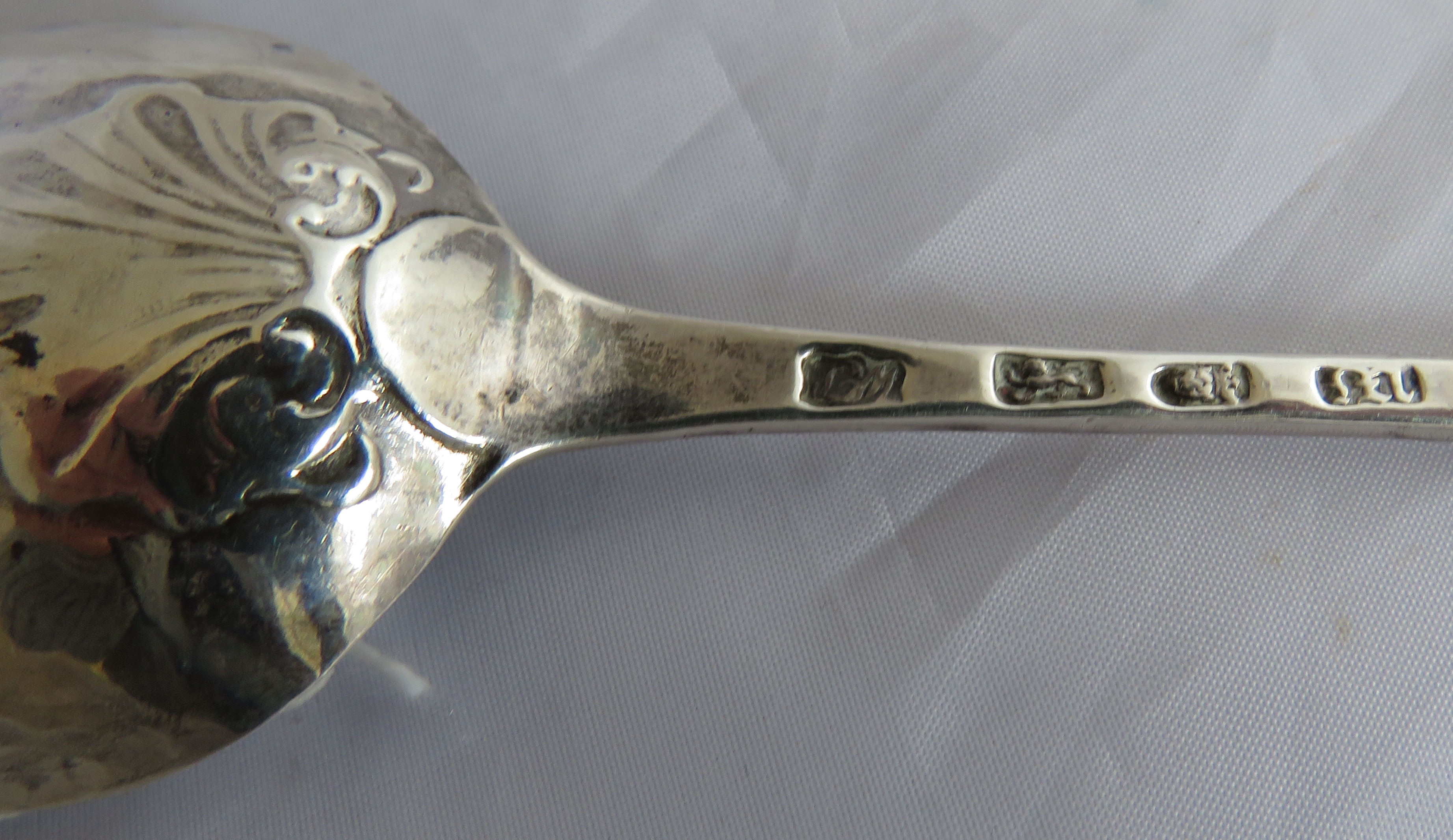 A silver George III tablespoon with shell to back of bowl. London 1767, maker WT. Weight 57 grams, - Image 4 of 4