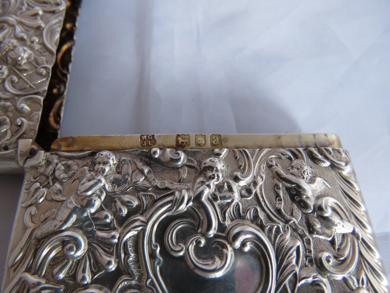 A silver card case embossed with cherubs and scrolls. London 1896, maker William Gibson & John - Image 5 of 5