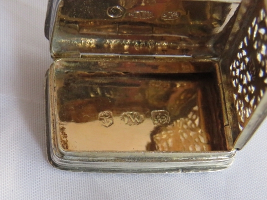 A silver William IV vinaigrette with gilt interior, Birmingham 1835, maker I or JW, mono to - Image 7 of 7