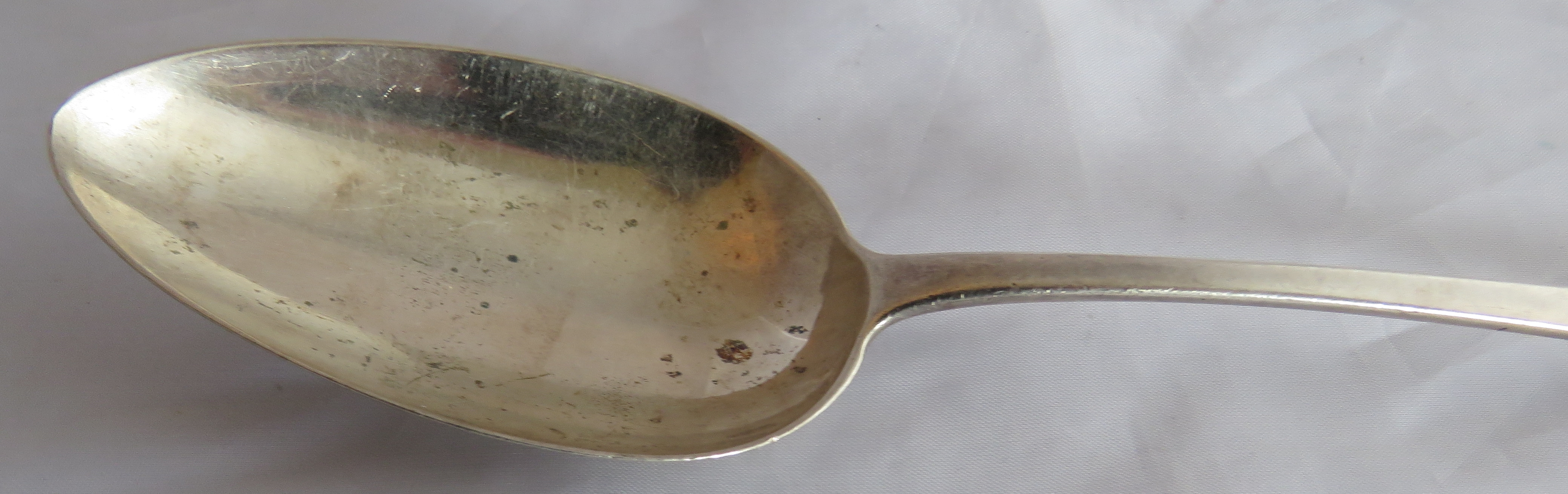 A Georgian silver tablespoon, London 1828, maker John Meek. Weight 58 grams, measures 9 inches long. - Image 2 of 5