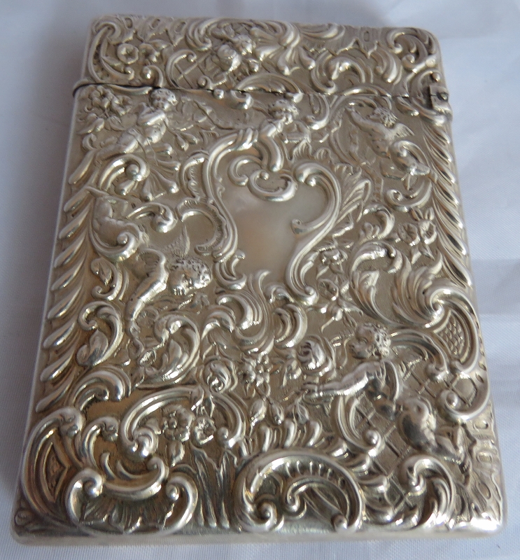 A silver card case embossed with cherubs and scrolls. London 1896, maker William Gibson & John - Image 3 of 5