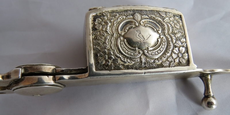 A pair of lovely 19th century Irish silver table candle snuffers, Dublin 1837, maker WD or WN. - Image 3 of 8