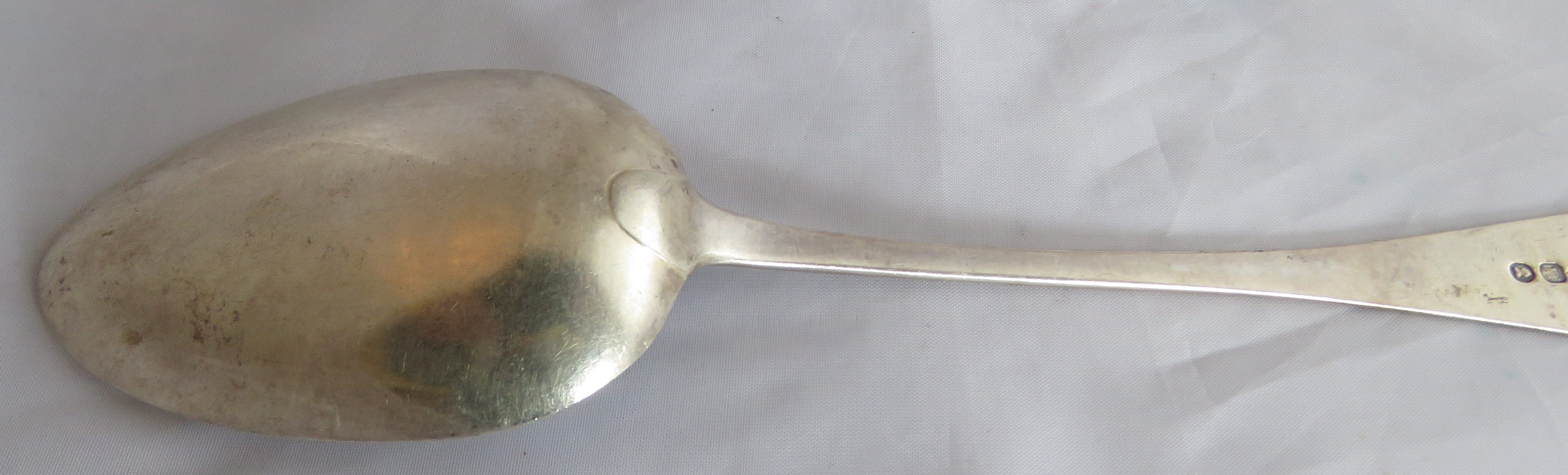 A Georgian silver tablespoon, London 1828, maker John Meek. Weight 58 grams, measures 9 inches long. - Image 4 of 5