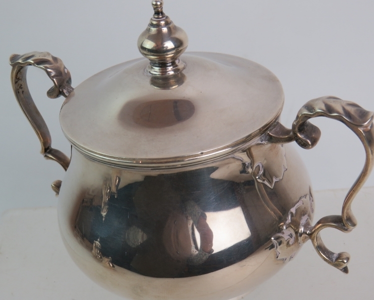 A good Garrard & Co silver three piece tea set in the Queen Anne style, London 1954-55, approx - Image 11 of 14