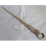 A George IV silver shell pattern skewer. London 1826, maker Charles Eley. Weight 118 grams, measures