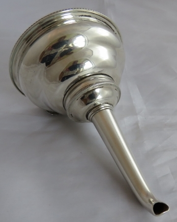 An C18th silver wine funnel. Top marked London 1783, maker Robert Hennell. Base unmarked. Total - Image 3 of 7