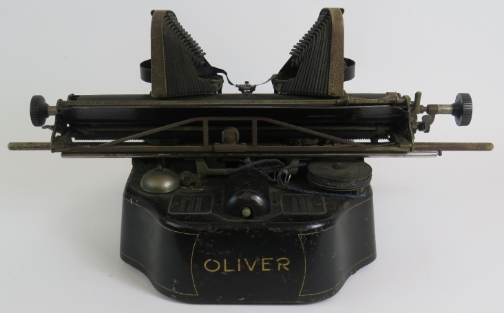 A vintage Oliver No II Batwing typewriter circa 1920s. Condition report: Overall age related wear. - Image 3 of 3