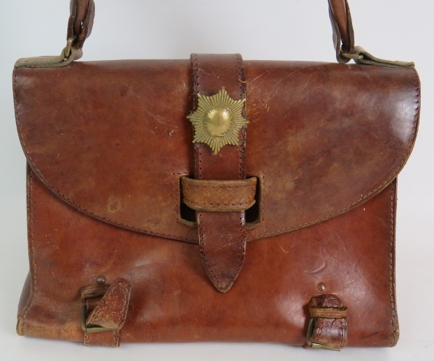 A handmade vintage leather bag with internal dividers and mounted with brass military badge. 27cm - Image 2 of 4