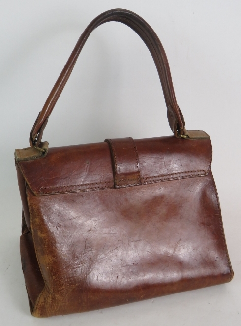 A handmade vintage leather bag with internal dividers and mounted with brass military badge. 27cm - Image 3 of 4