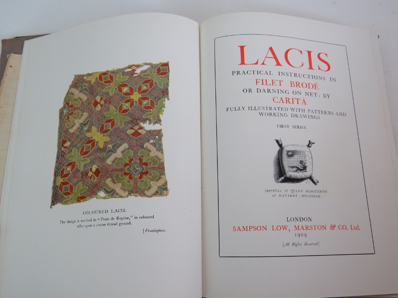 A quantity of vintage knitting and needlework accessories and books including 'Lacis' pub 1909. ( - Image 4 of 4