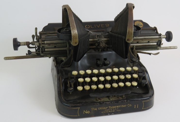 A vintage Oliver No II Batwing typewriter circa 1920s. Condition report: Overall age related wear.