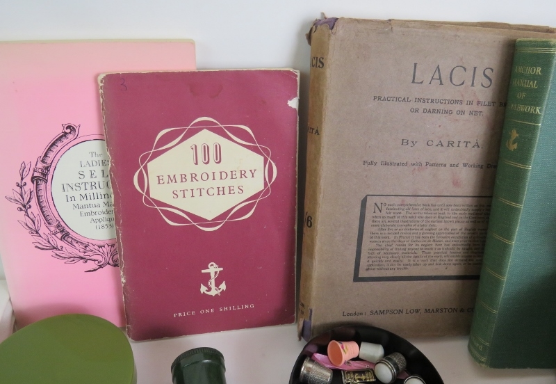 A quantity of vintage knitting and needlework accessories and books including 'Lacis' pub 1909. ( - Image 2 of 4