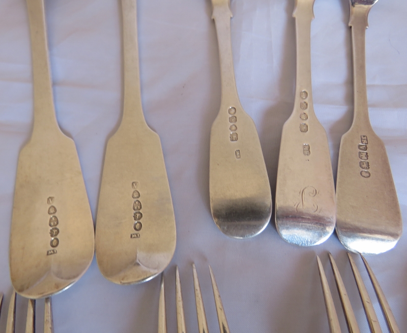 10 pieces of C19th silver flatware comprising 8 dessert forks hallmarked 5 Dublin, 2 London and 1 - Image 5 of 8