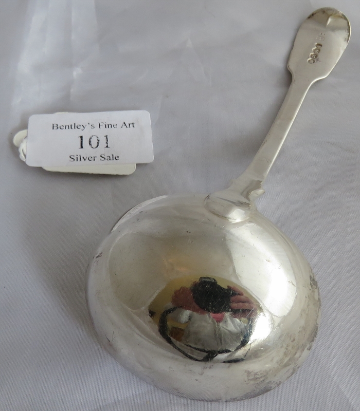 A Georgian silver sauce ladle, London 1822, maker William Eley & William Fearn. Weight 57 grams, - Image 4 of 4