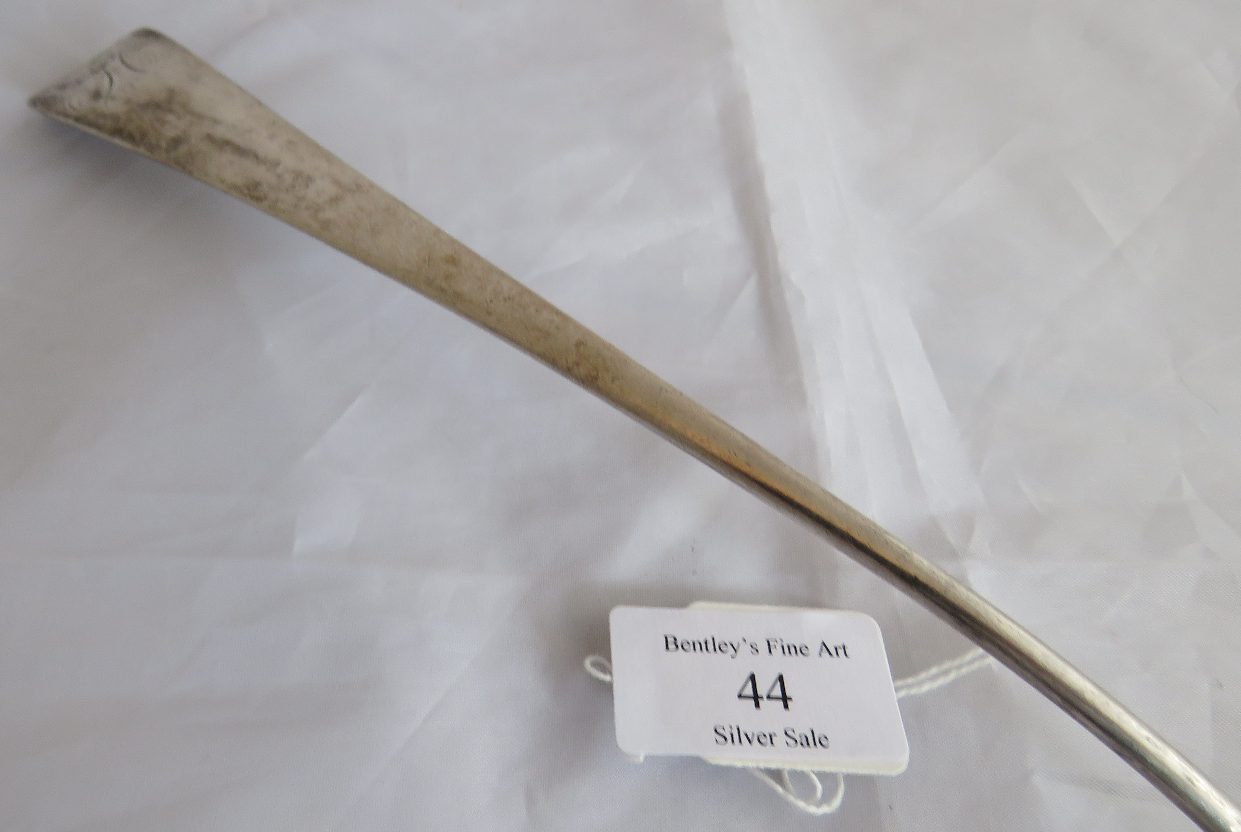 A silver Georgian soup ladle, London 1808, maker T.H. Weight 140 grams, measures 13 inches long, all - Image 3 of 7