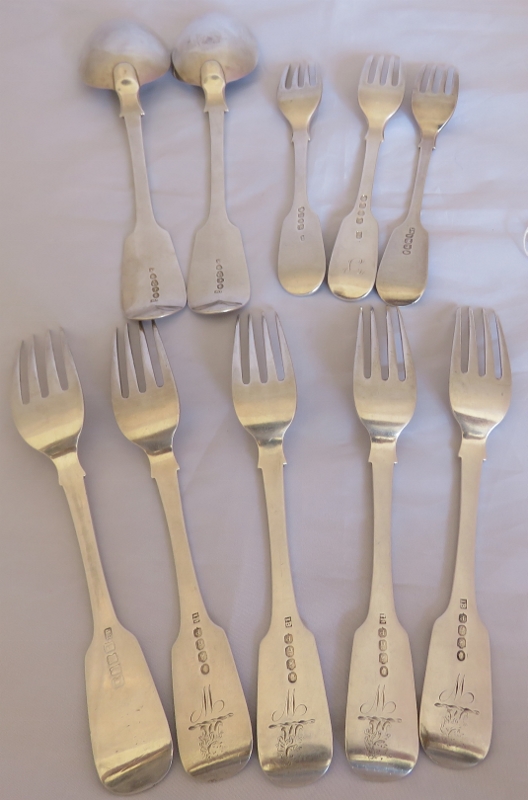 10 pieces of C19th silver flatware comprising 8 dessert forks hallmarked 5 Dublin, 2 London and 1 - Image 4 of 8