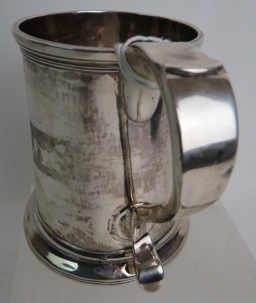 A George III provincial silver mug by John Langlands, Newcastle, 1774/75, of plain tapered - Image 3 of 6