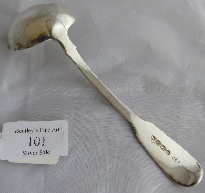 A Georgian silver sauce ladle, London 1822, maker William Eley & William Fearn. Weight 57 grams, - Image 2 of 4
