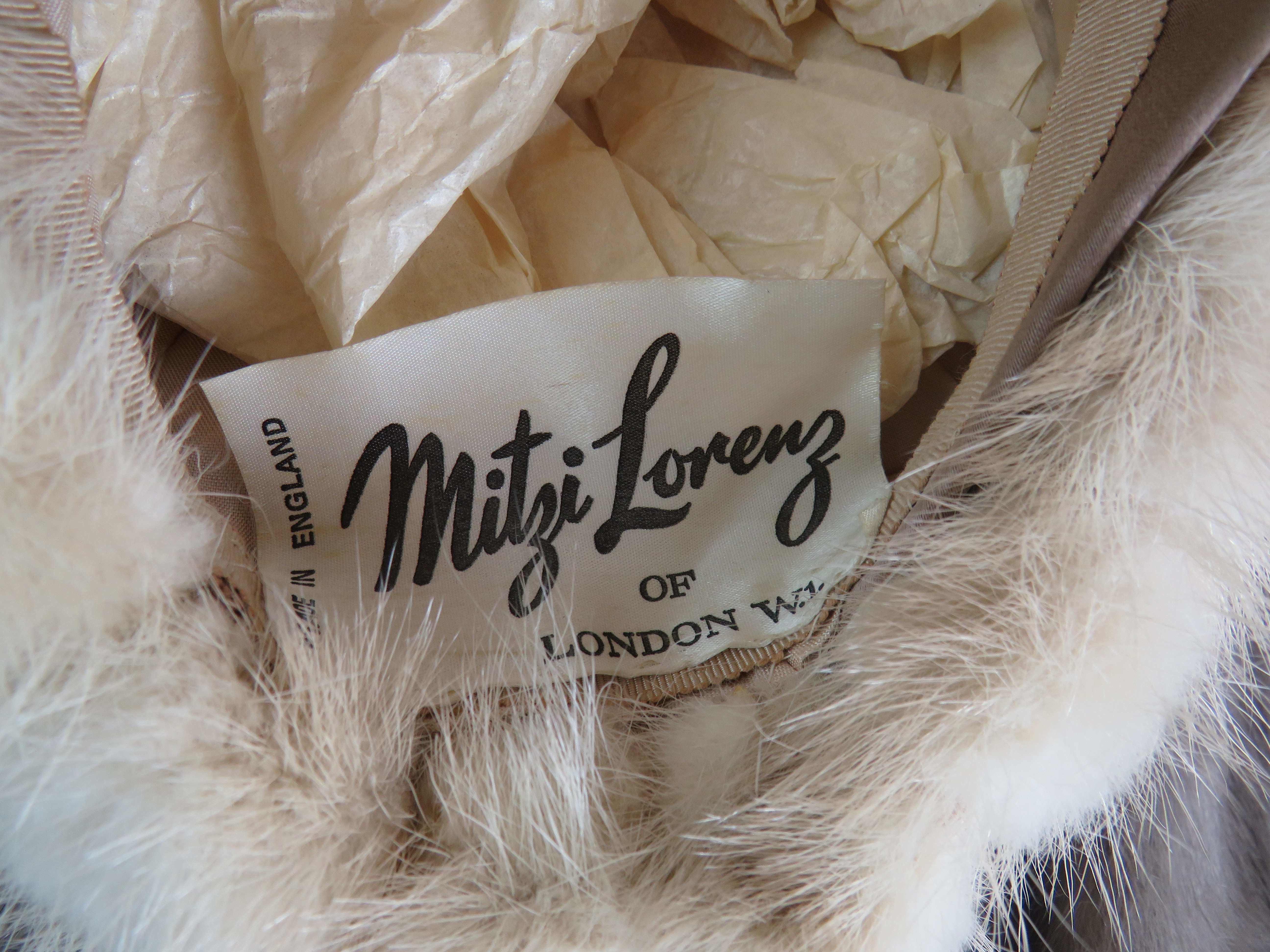 Three vintage fur coats, one with matching hat plus a vintage fur wrap. Condition report: No issues. - Image 4 of 5
