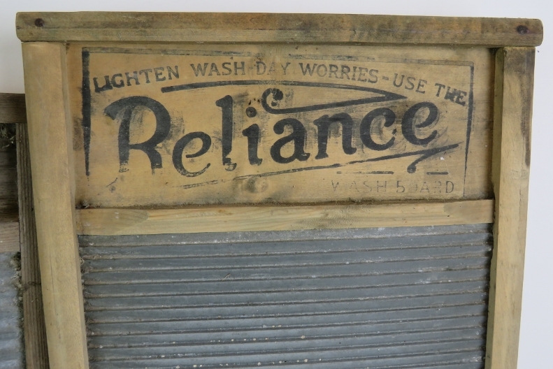 Two vintage wood and zinc washboards one by Reliance and a carved wooden bread board. (3). Condition - Image 2 of 3