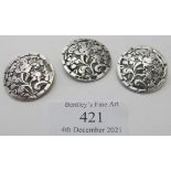 A set of three silver buttons with foliate design, London 1900 & 1903. Condition report: Good