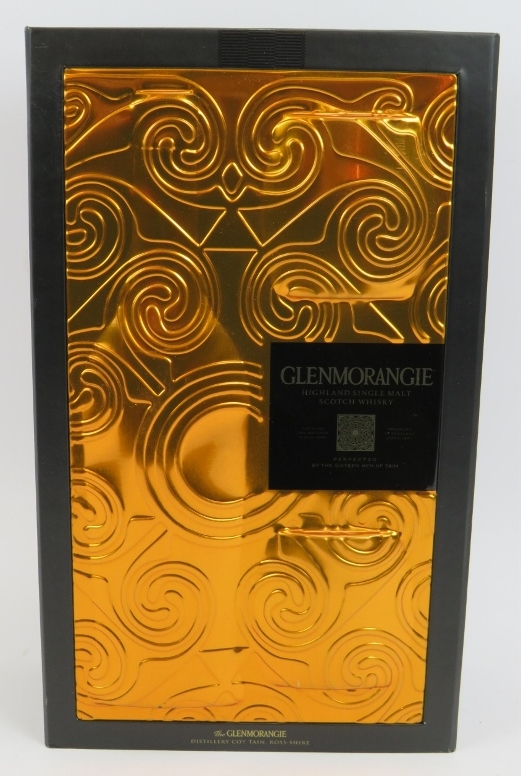 A bottle of Glenmorangie 10 year old highland single malt whisky, 70cl, in presentation box with - Image 3 of 3