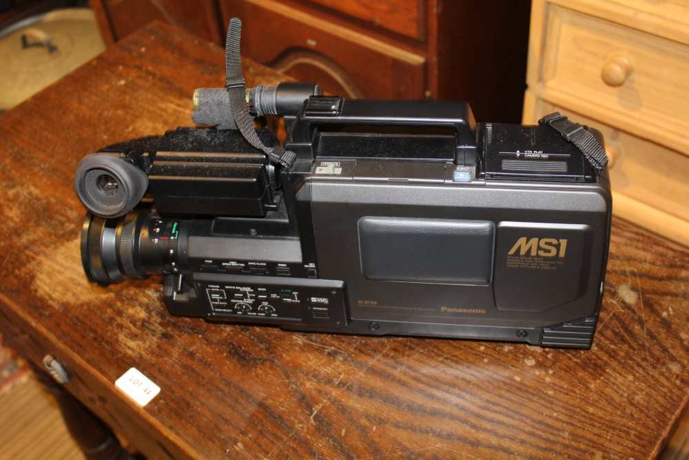 A BOXED PANASONIC VHS MOVIE CAMERA plus accessories - Image 4 of 4