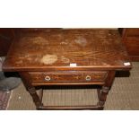 A REPRODUCTION OAK FINISHED RECTANGULAR TOPPED SIDE TABLE with single frieze drawer, over baluster