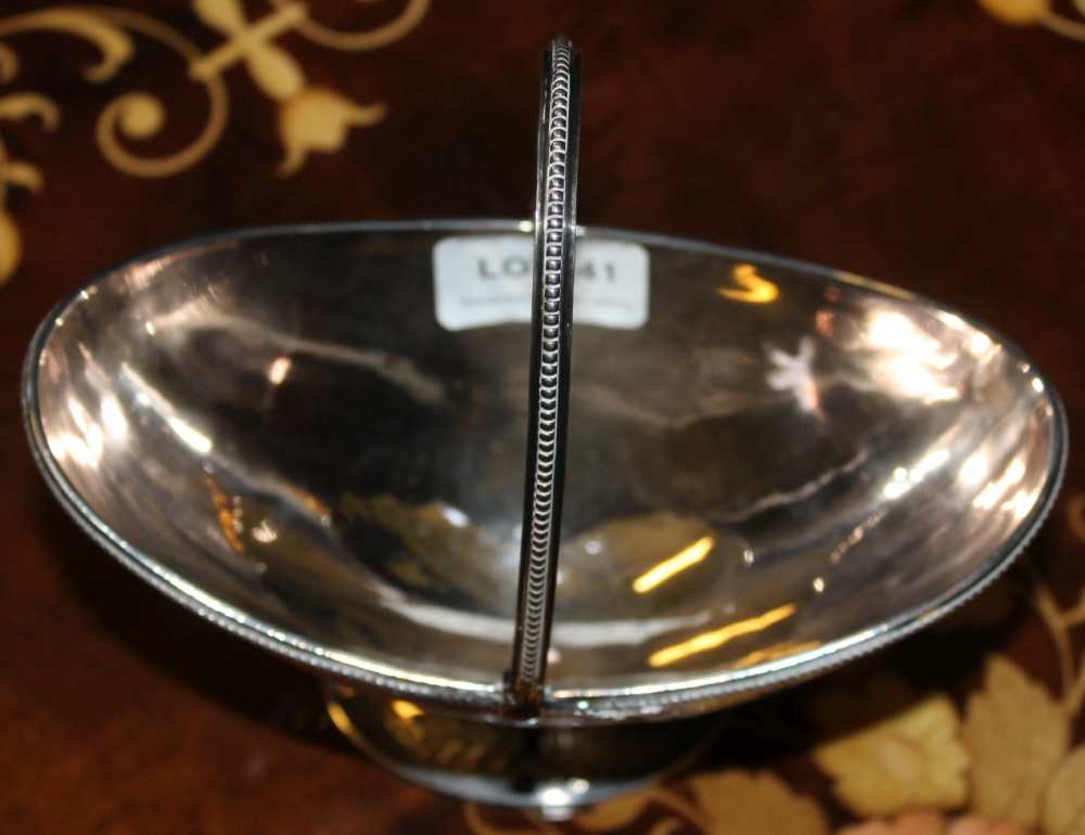 A HALLMARKED SILVER SWING HANDLED PEDESTAL BOAT SHAPED BOWL with engraved armorial crest (249g)