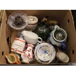 A BOX CONTAINING A SELECTION OF DOMESTIC POTTERY & GLASSWARE