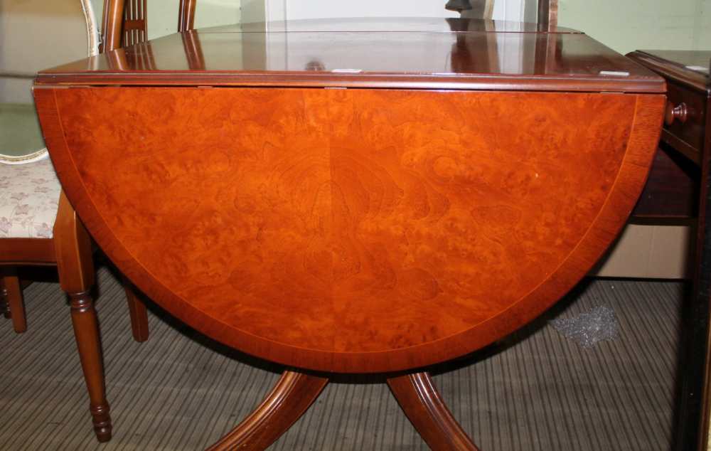 A REPRODUCTION POLLARD YEW WOOD COLOURED OVAL TWIN FLAP TOPPED TABLE - Image 2 of 4