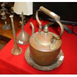 A SELECTION OF DOMESTIC METALWARES, the majority brass and copper, to include large kettle with