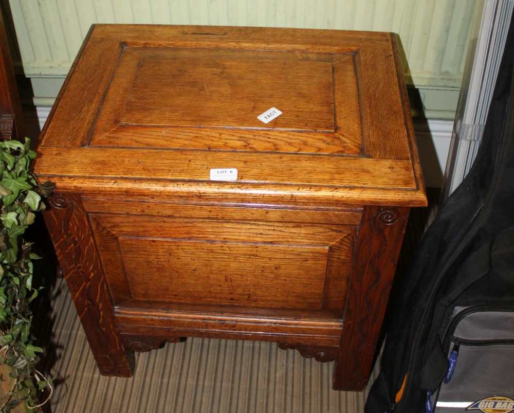 AN OAK PLAIN PANELLED SMALL SIZED BOX COFFER