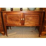 A FIRST QUARTER 20TH CENTURY MAHOGANY BEDROOM UNIT having plain rectangular top over two panelled