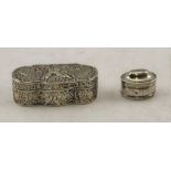 A GEORGIAN SILVER NUTMEG GRATER with removable dome cover, incised decoration, oval form, 3cm x 2cm,