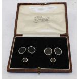 A 9CT WHITE GOLD & BLACK ONYX PAIR OF CHAIN LINK CUFFLINKS, and two dress studs, combined gross