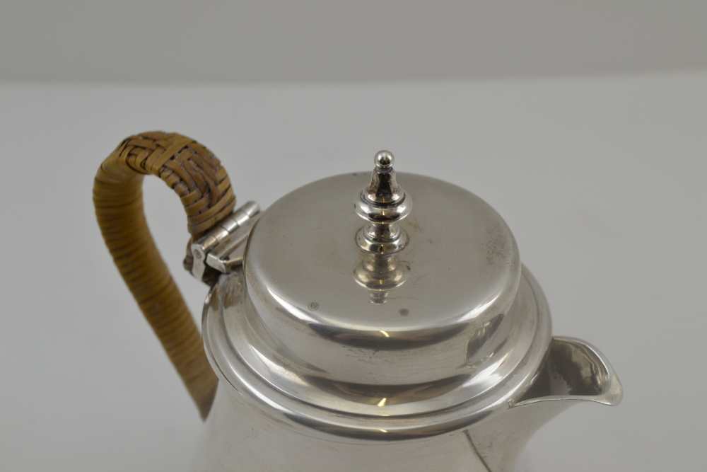 WILLIAM COMYNS & SONS LTD AN EARLY 20TH CENTURY SILVER LIDDED HOT WATER / MILK JUG with cane bound - Image 3 of 4