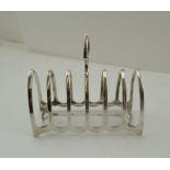 WILLIAM HUTTON & SONS LTD A SILVER SIX DIVISION TOAST RACK of perpendicular arch form, Sheffield