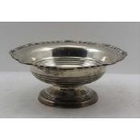 A WALKER & HALL SILVER BOWL, decorative rim on platform foot, Sheffield 1939, 16cm diameter, 184g