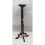 AN EARLY 20TH CENTURY MAHOGANY TORCHERE possibly made up from an earlier bed post, having circular